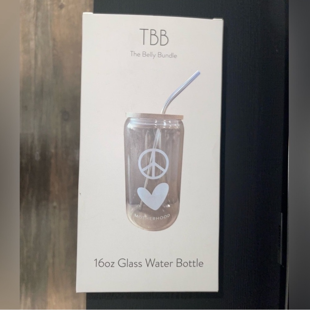 The Belly Bundle New in Box 16oz Glass Water Bottle with Straw